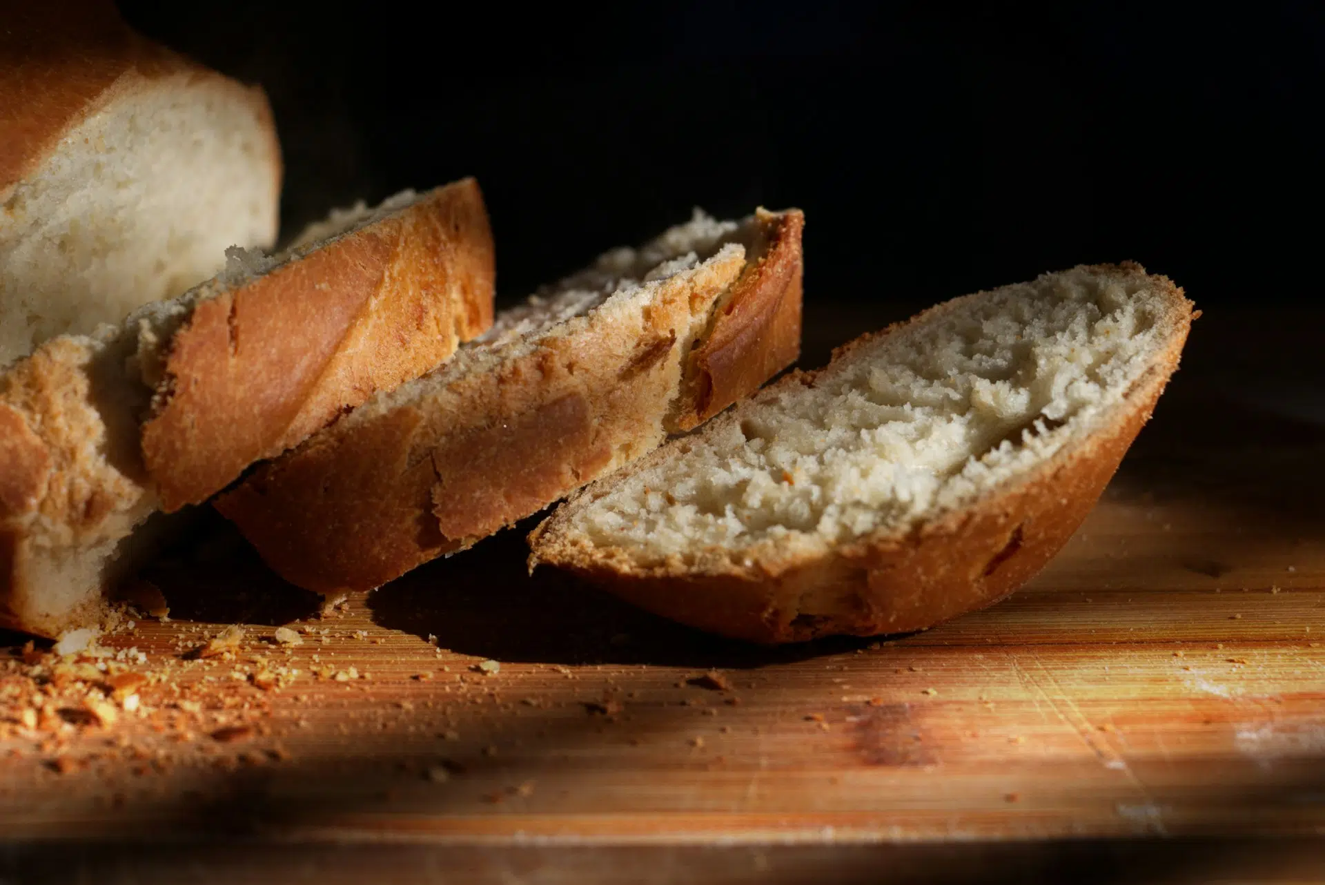 Brotkrümmel führen zum Brot